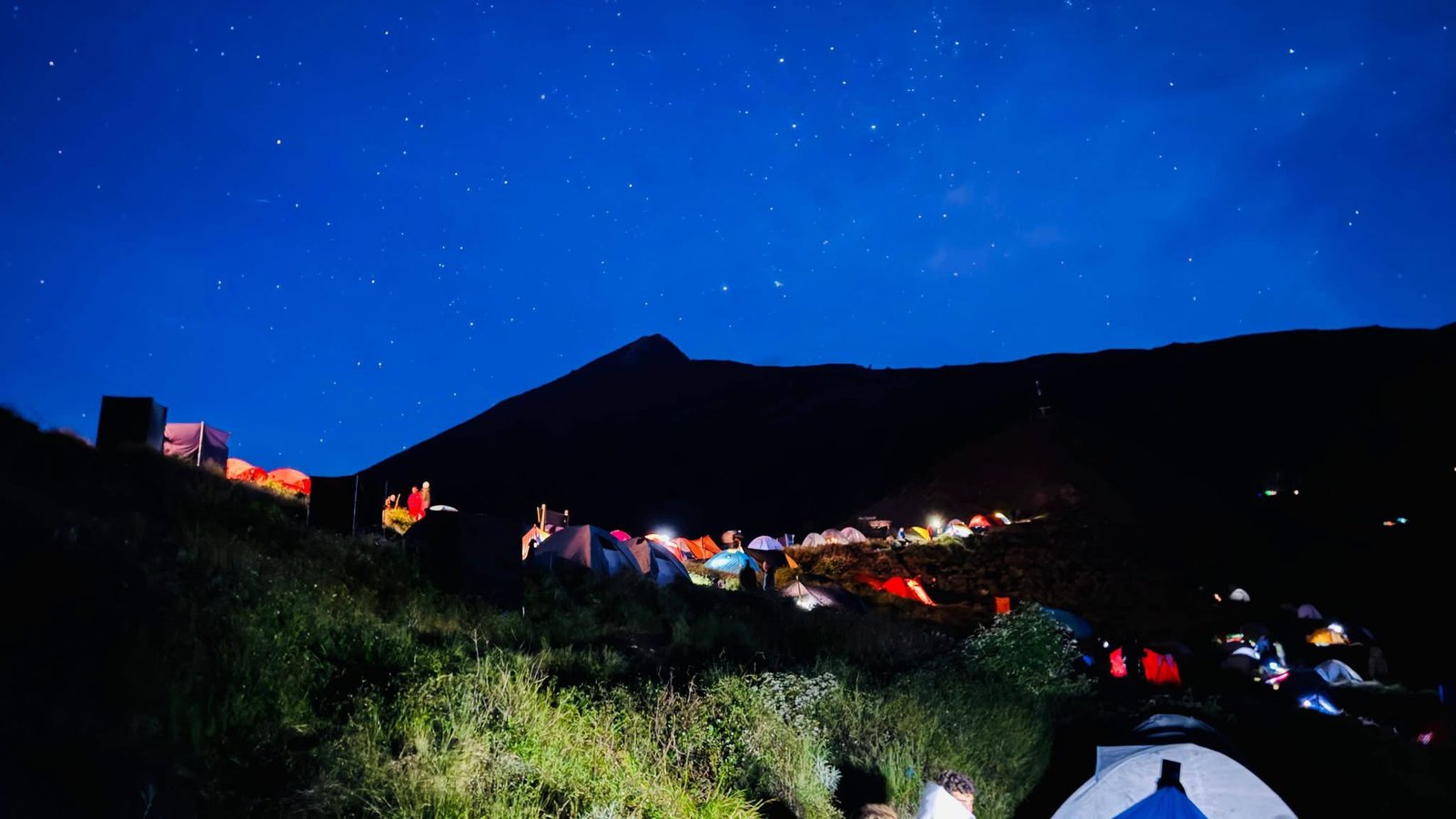 Mount Rinjani Hike 2026 | Affordable Trekking Packages by Rinjani Crew
